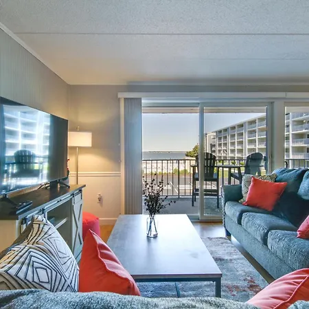 Family Condo With Pool Walk To Ocean City Beach!